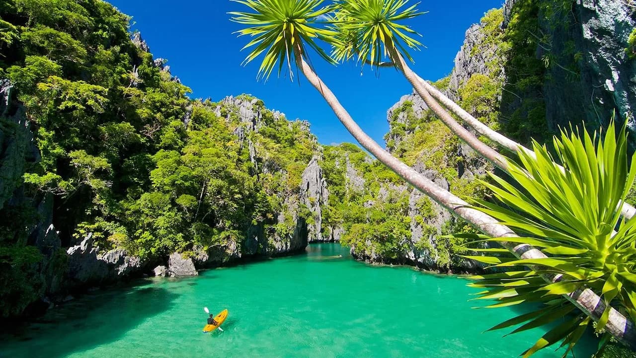Private Island Hopping Boat Tour D in El Nido - Transportation in Palawan