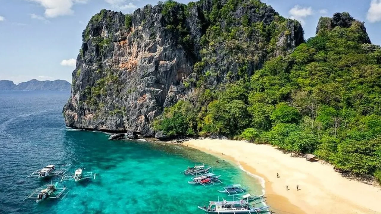 Private Boat Island Hopping Tour B in El Nido  - Image 4