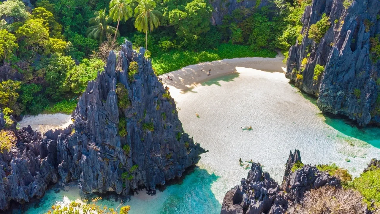 Private Island Hopping Boat Tour C in El Nido - Image 2
