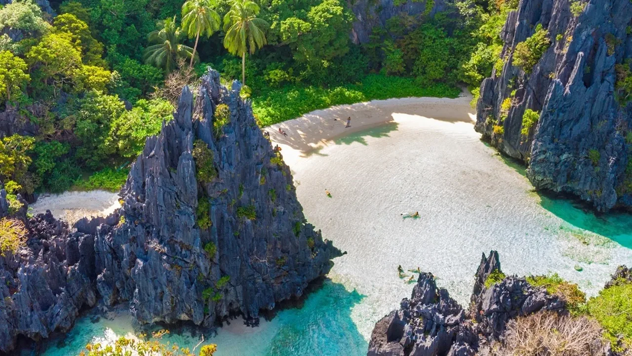 Private Island Hopping Boat Tour C in El Nido - Image 1