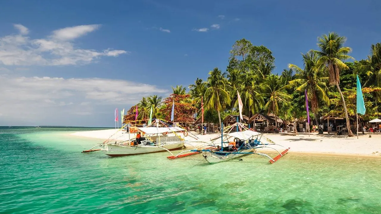 Joining Honda Bay Island Hopping Boat Tour in Puerto Princesa - Image 2